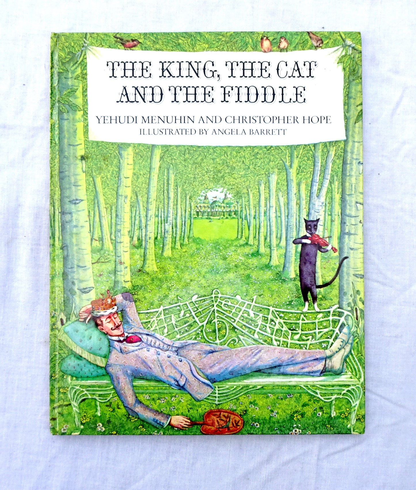 The king, the cat and the fiddle