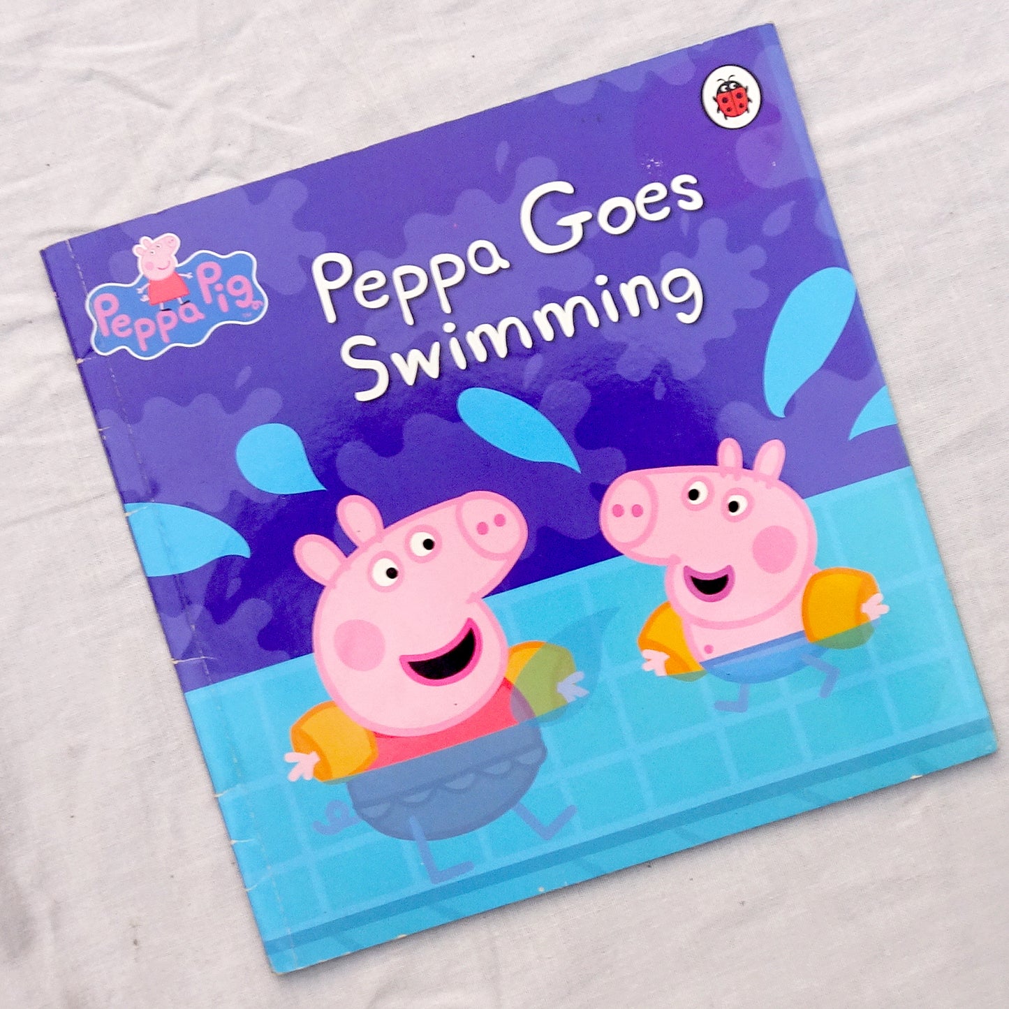 Peppa pig - Peppa goes swimming